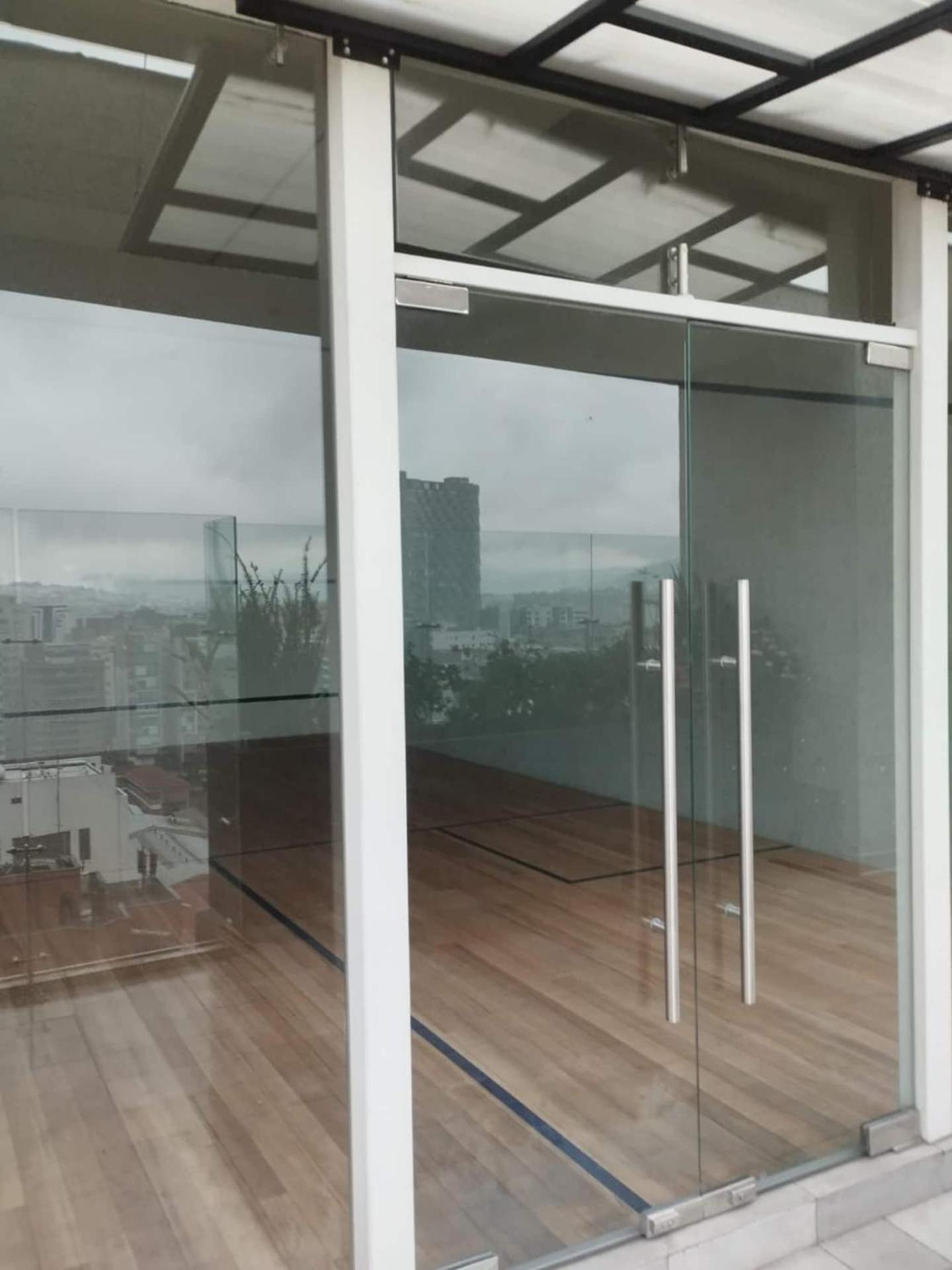 De Lujo Con Piscina Y Apartment Quito