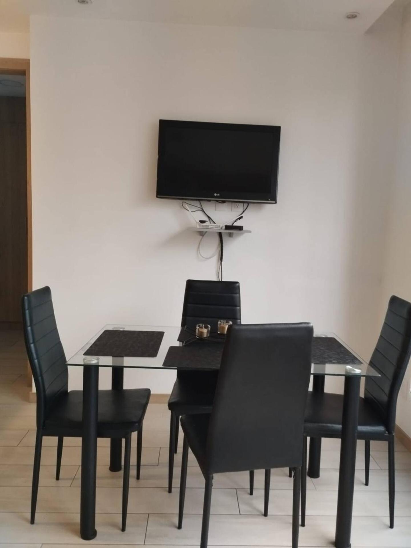 De Lujo Con Piscina Y Apartment Quito