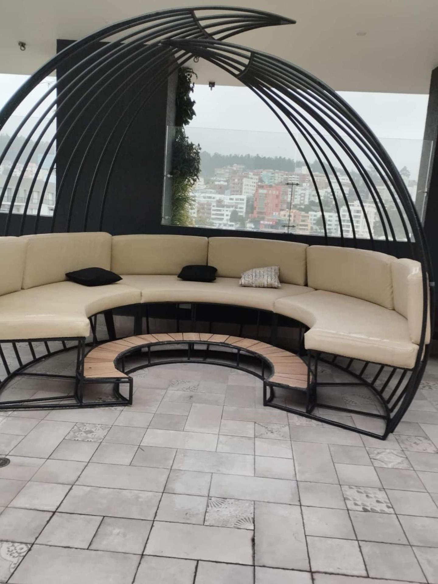 De Lujo Con Piscina Y * Quito
